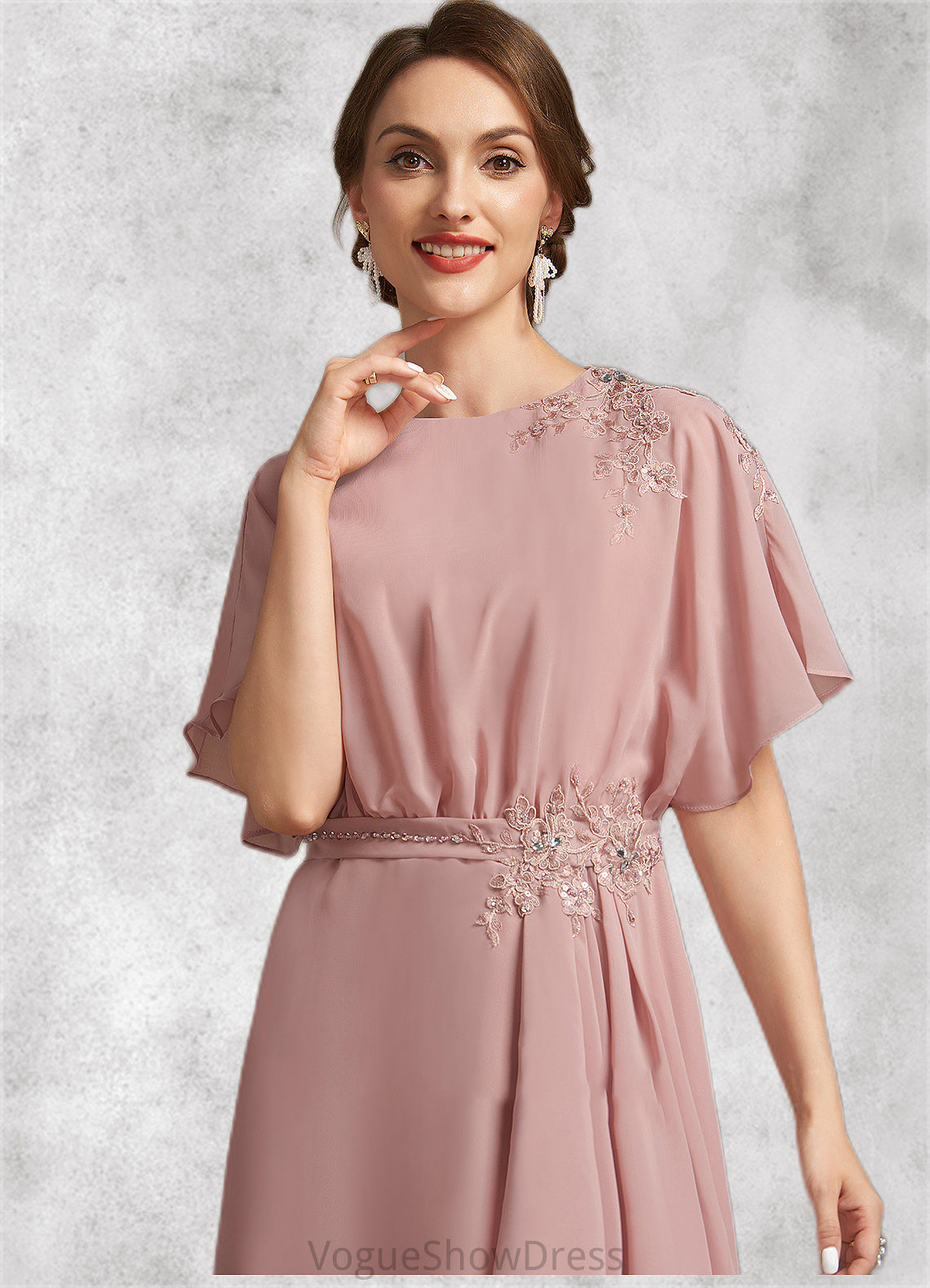 Eva Sheath/Column Scoop Neck Knee-Length Chiffon Mother of the Bride Dress With Appliques Lace DL126P0014829