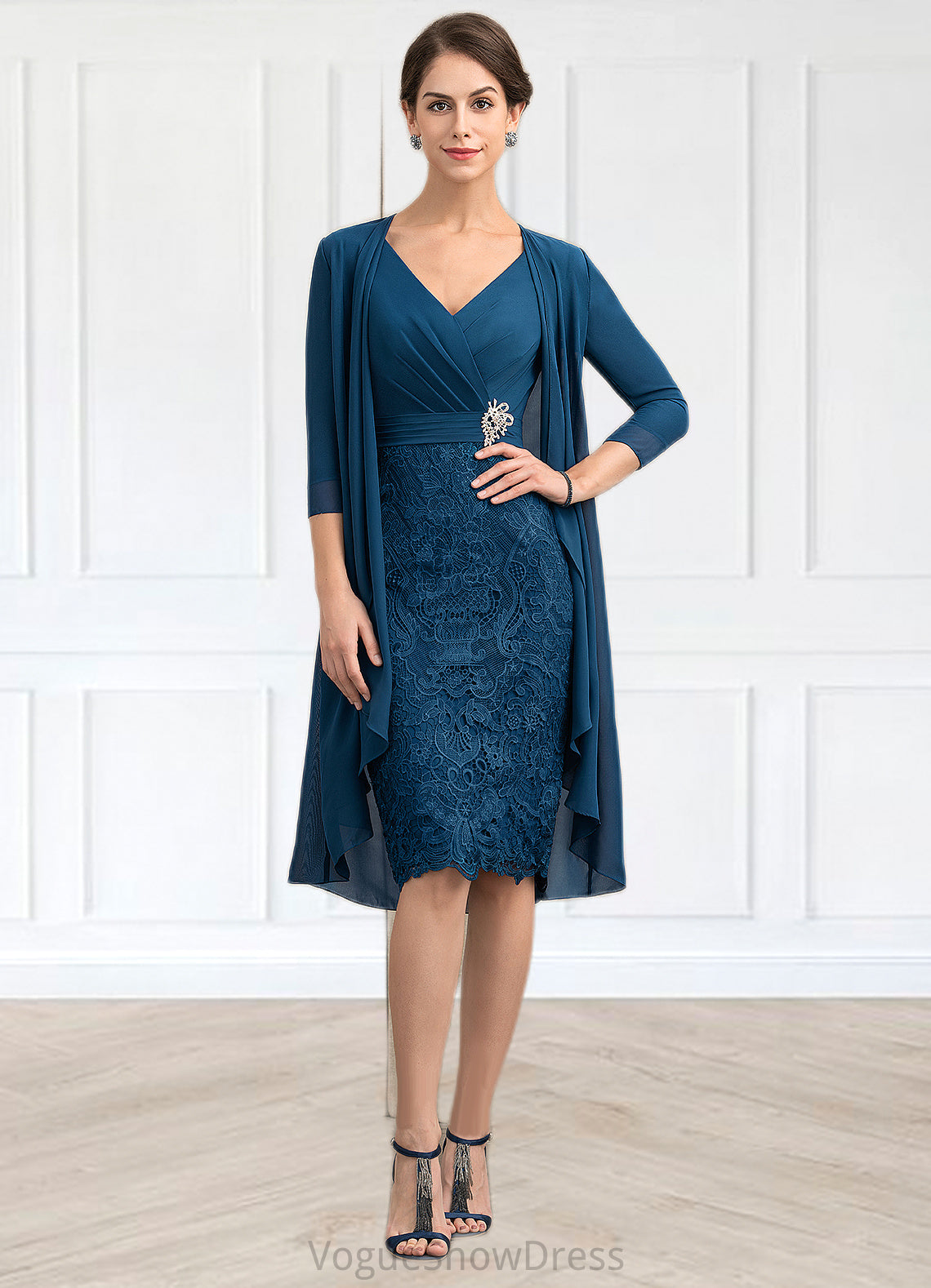 Daphne Sheath/Column V-neck Knee-Length Chiffon Lace Mother of the Bride Dress With Crystal Brooch DL126P0014972