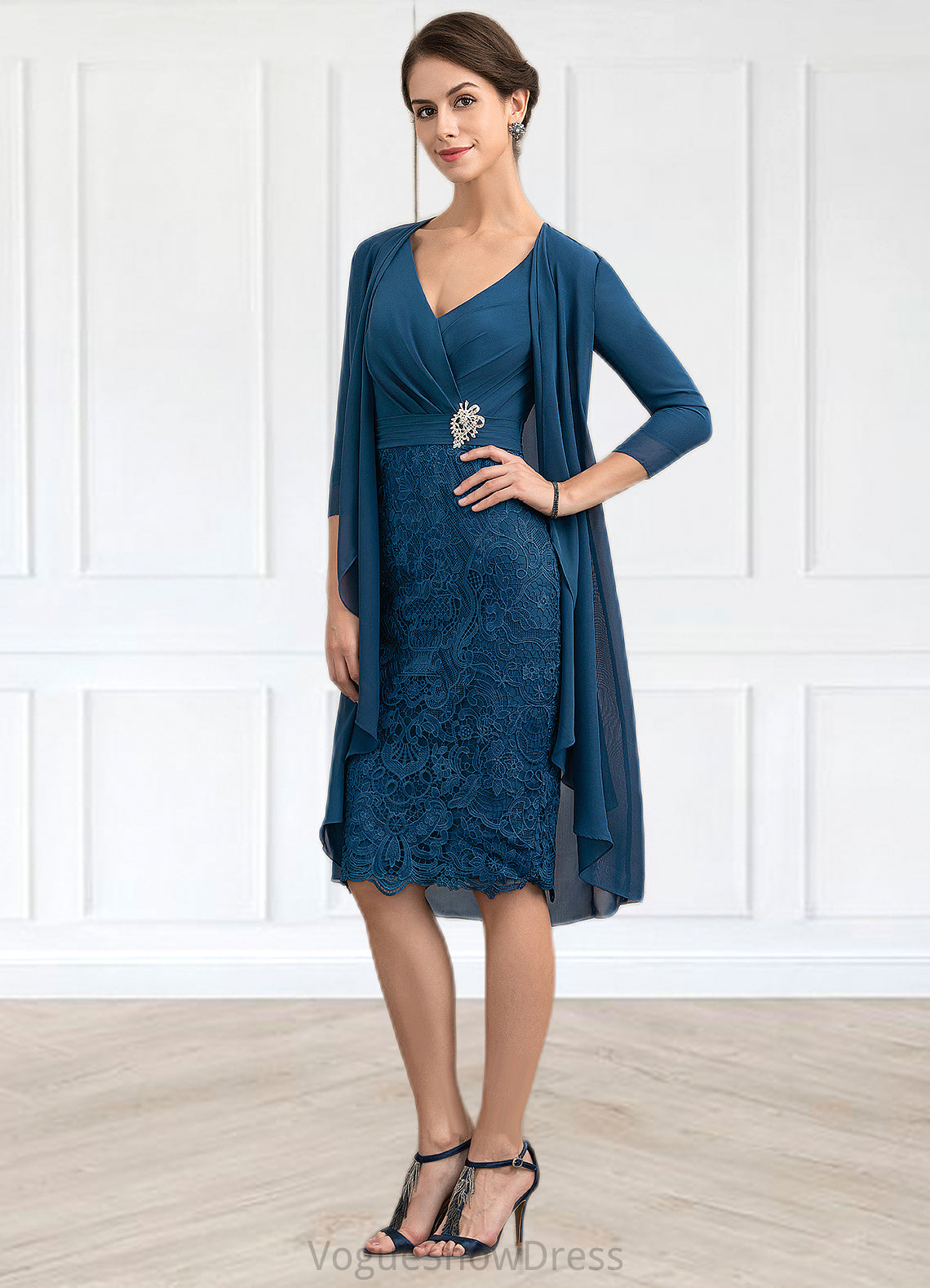 Daphne Sheath/Column V-neck Knee-Length Chiffon Lace Mother of the Bride Dress With Crystal Brooch DL126P0014972