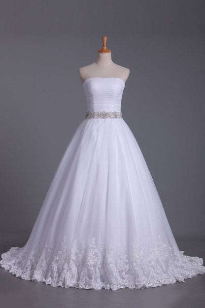 2024 Strapless Tulle Wedding Dresses A-Line With Applique & Beads