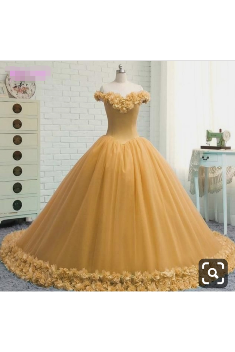 Off The Shoulder Ball Gown Quinceanera Dresses Tulle With Handmade Flower