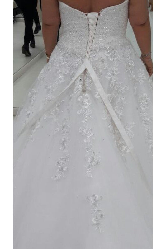 2024 Wedding Dresses Sweetheart Tulle A Line With Applique And Beads Lace Up