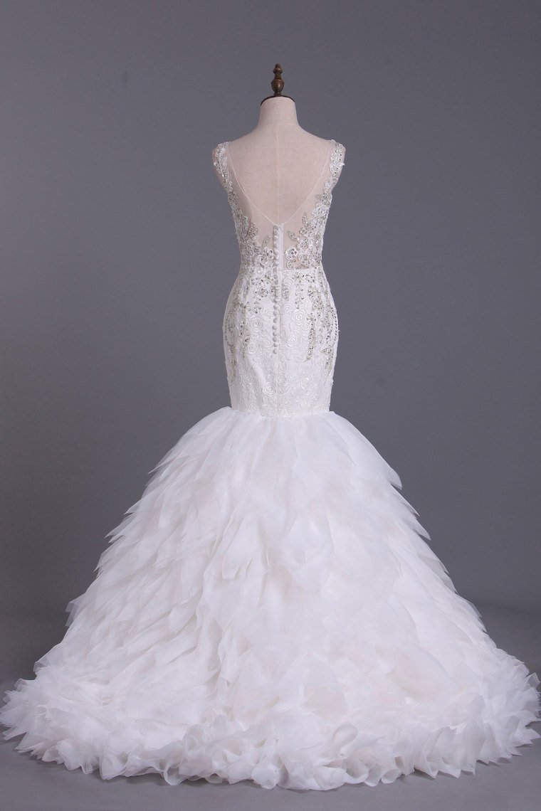 2024 Wedding Dresses Bateau Mermaid Tulle With Applique & Beads