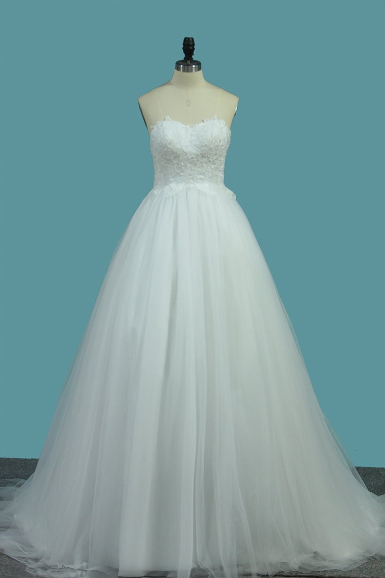 2024 A Line Sweetheart Tulle Wedding Dresses With Appliques Sweep/Brush Train