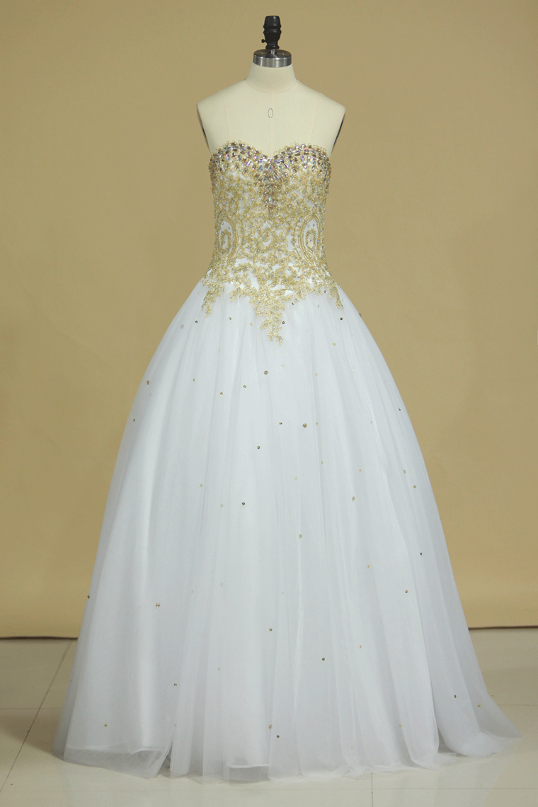 Ball Gown Sweetheart Quinceanera Dresses With Beads And Applique Tulle