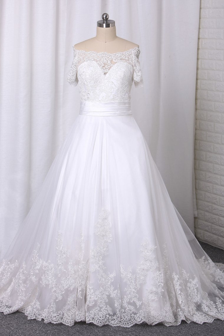 2024 A Line Boat Neck Wedding Dresses Short Sleeves Tulle With Applique Chapel Train