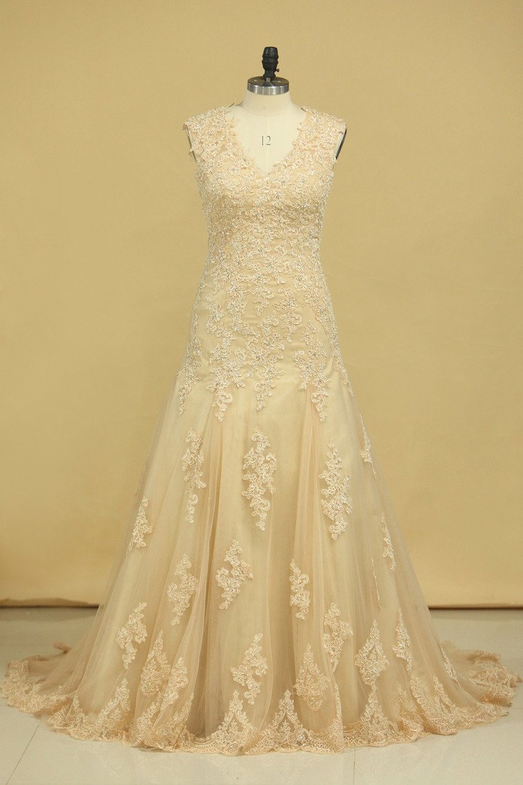 2024 Champagne V-Neck Wedding Dresses A Line Court Train With Applique