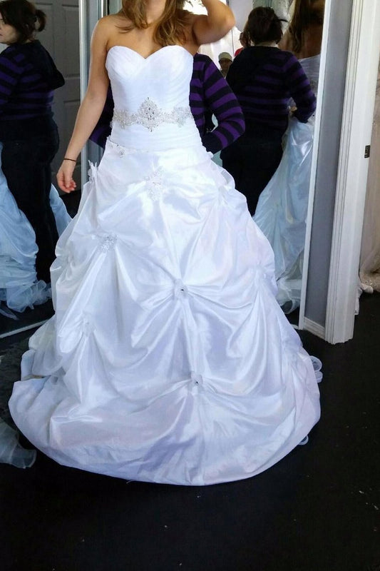 2024 Wedding Dresses Sweetheart Taffeta With Ruffles And Beads Chapel Train