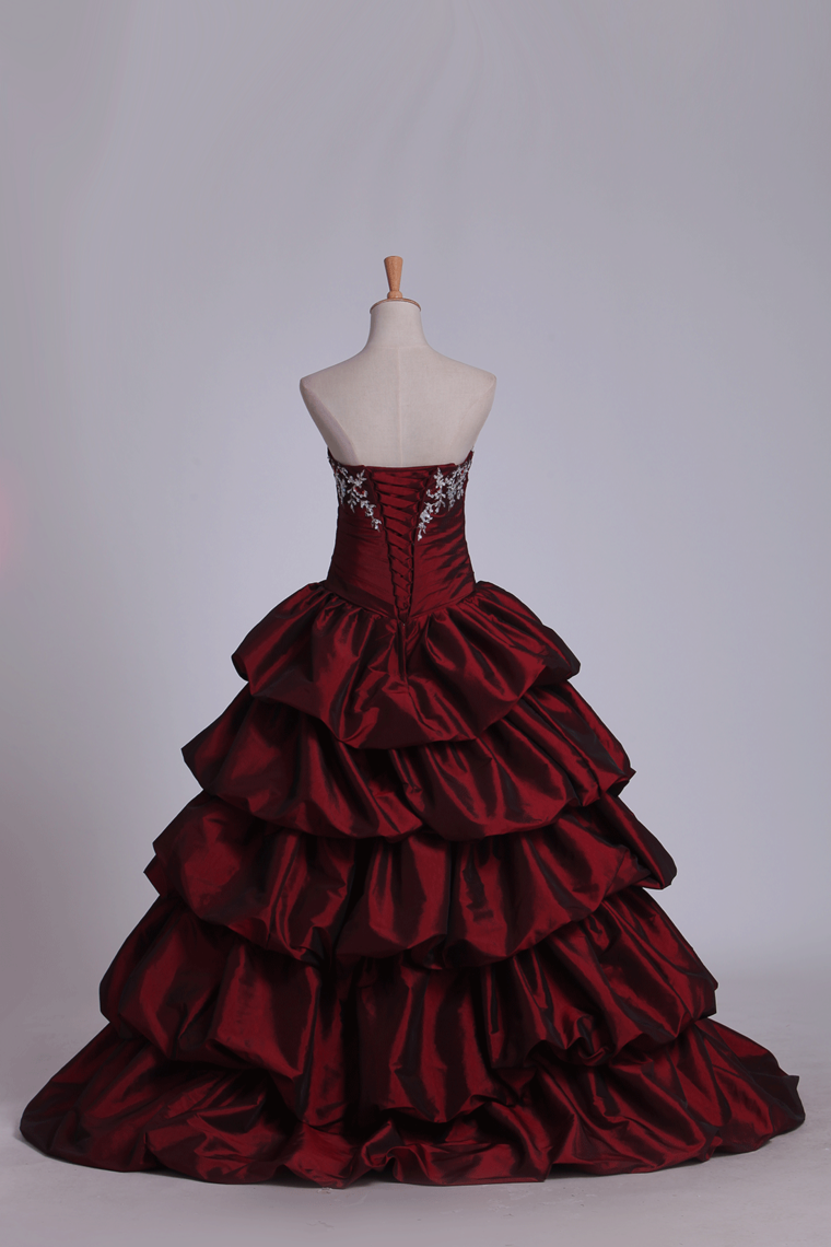 Ball Gown Sweetheart Quinceanera Dresses Taffeta With Embroidery Burgundy/Maroon