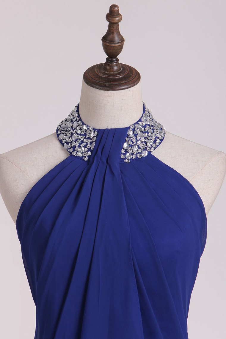 2024 Dark Royal Blue Halter Bridesmaid Dresses Chiffon With Beading Floor Length