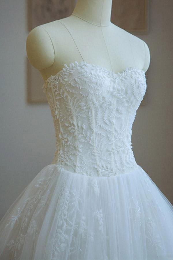 Ball Gown Strapless Lace Appliques A Line Chapel Train Wedding Dress with Beading JS297