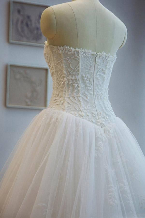 Ball Gown Strapless Lace Appliques A Line Chapel Train Wedding Dress with Beading JS297