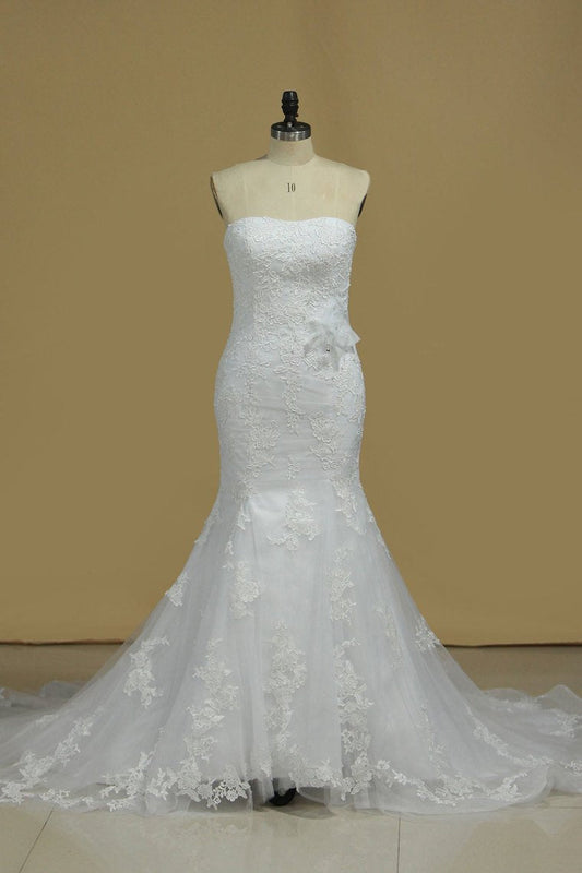 2024 Strapless Mermaid/Trumpet Wedding Dress With Applique Organza Chapel Train