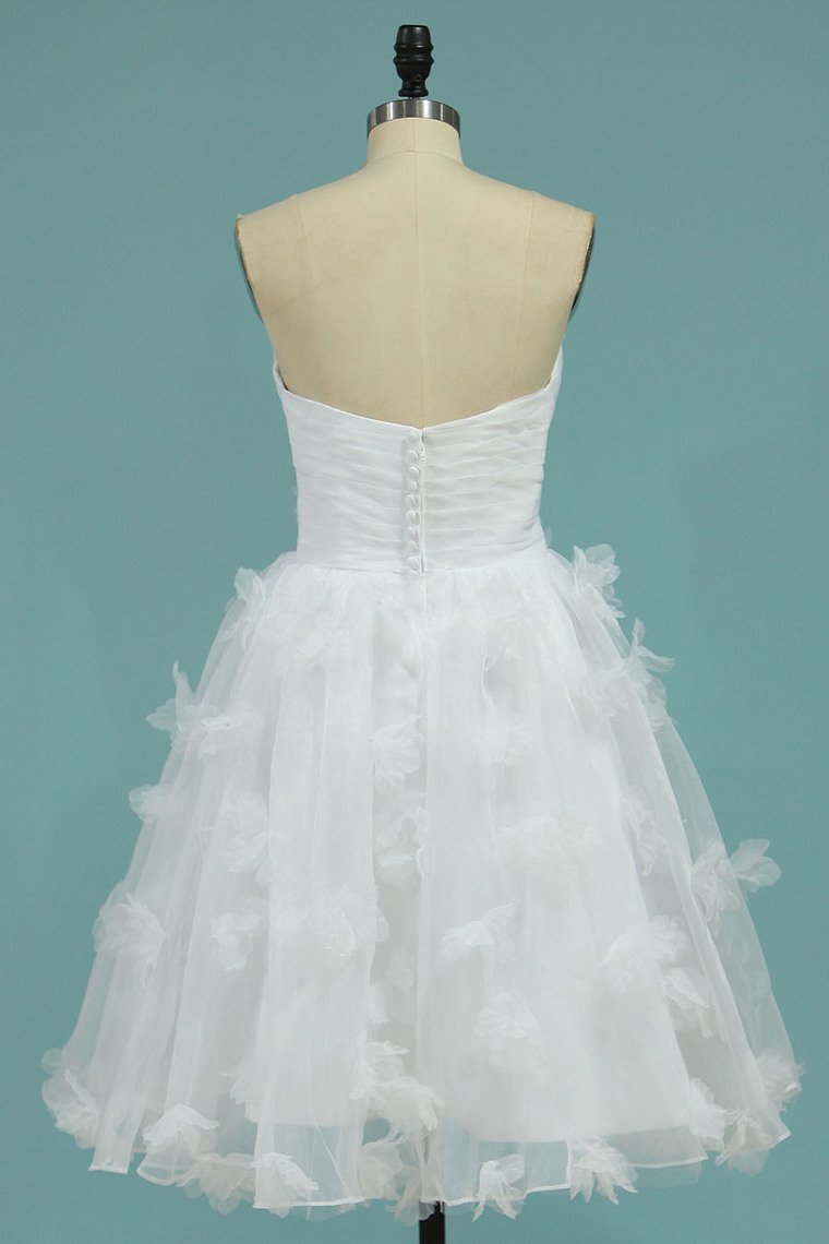 2024 Short Sweetheart With Handmade Flowers White Wedding Dress Beaded