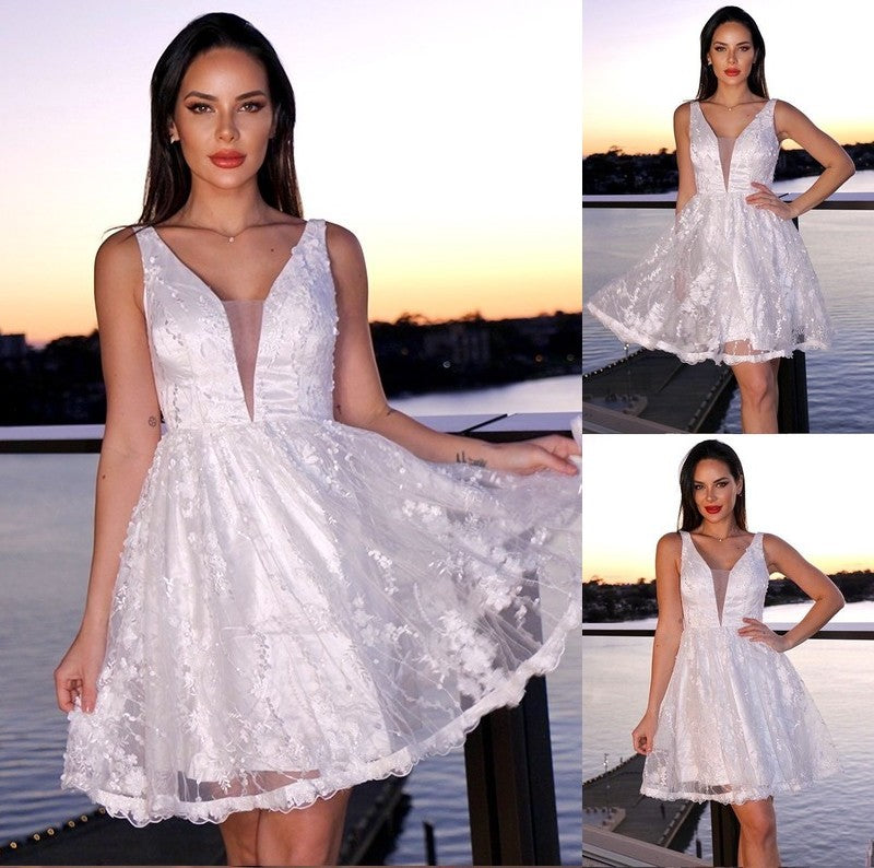 Applique A-Line/Princess Sleeveless V-neck Lace Short/Mini Homecoming Dresses