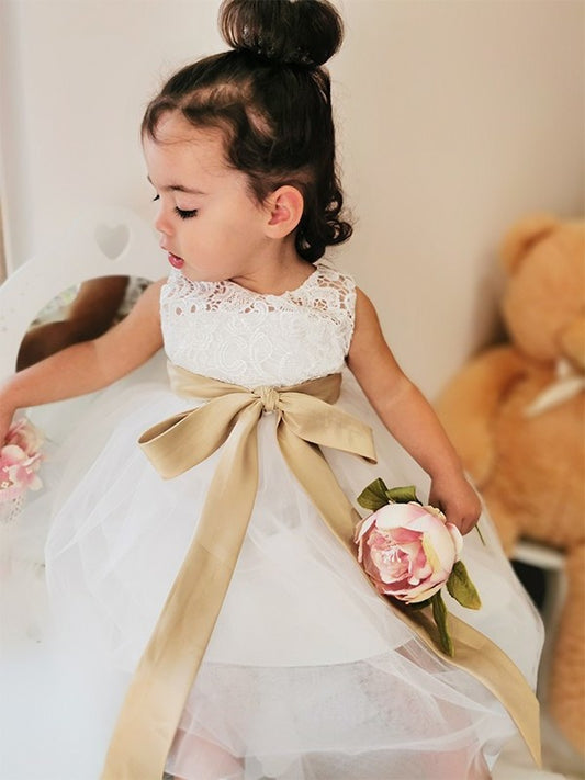 A-Line/Princess Sash/Ribbon/Belt Scoop Tulle Sleeveless Knee-Length Flower Girl Dresses