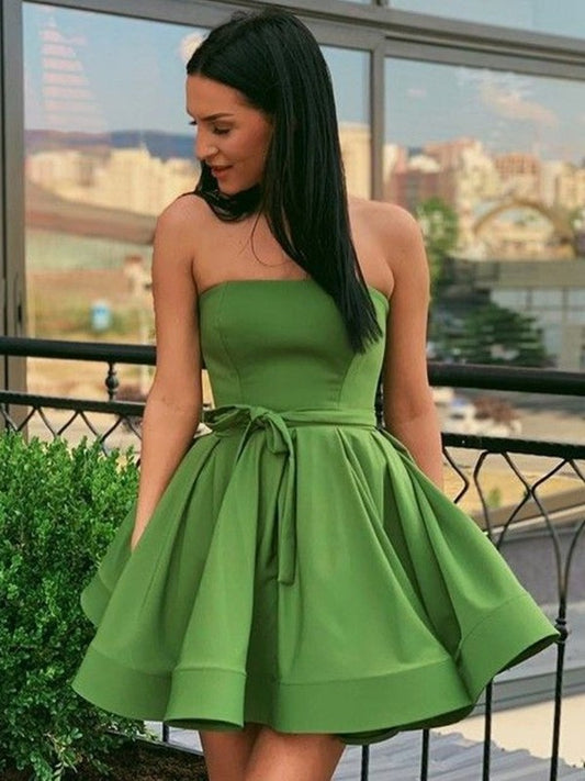 A-Line/Princess Sleeveless Satin Ruffles Strapless Short/Mini Homecoming Dresses