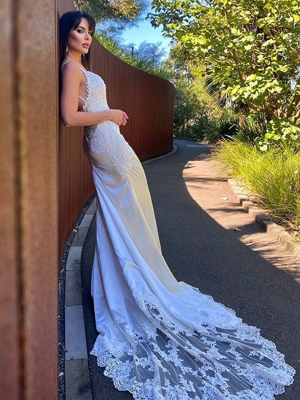 Spaghetti Court Sleeveless Woven Straps Elastic Lace Satin Trumpet/Mermaid Train Wedding Dresses