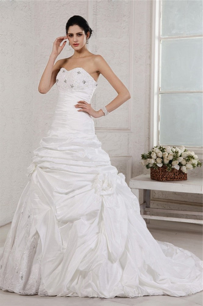 Sweetheart Applique Sleeveless Beading Long A-Line/Princess Taffeta Wedding Dresses