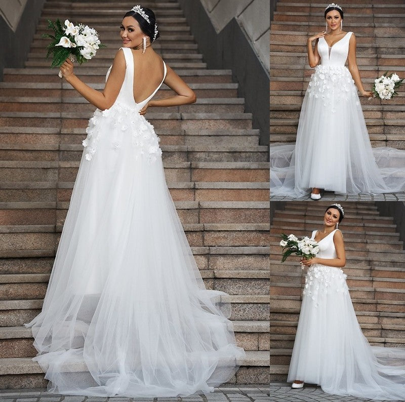 Tulle V-neck Sweep/Brush A-Line/Princess Sleeveless Applique Train Wedding Dresses