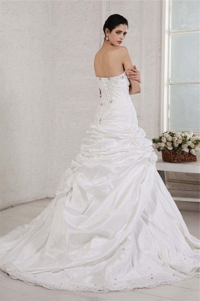 Sweetheart Applique Sleeveless Beading Long A-Line/Princess Taffeta Wedding Dresses