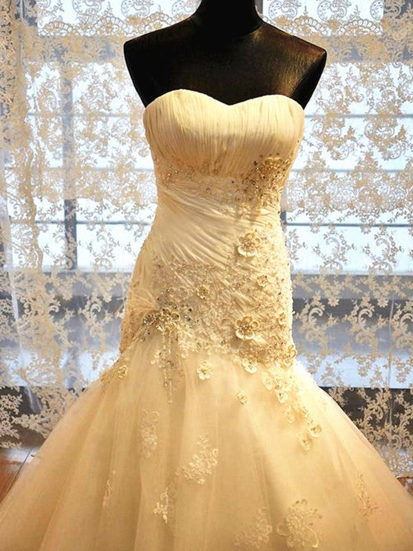 Sweetheart Tulle Sleeveless Trumpet/Mermaid Applique Court Train Wedding Dresses