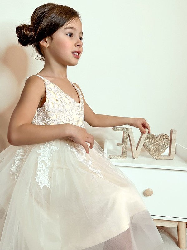 Tulle Knee-Length Sleeveless Lace V-neck A-Line/Princess Flower Girl Dresses