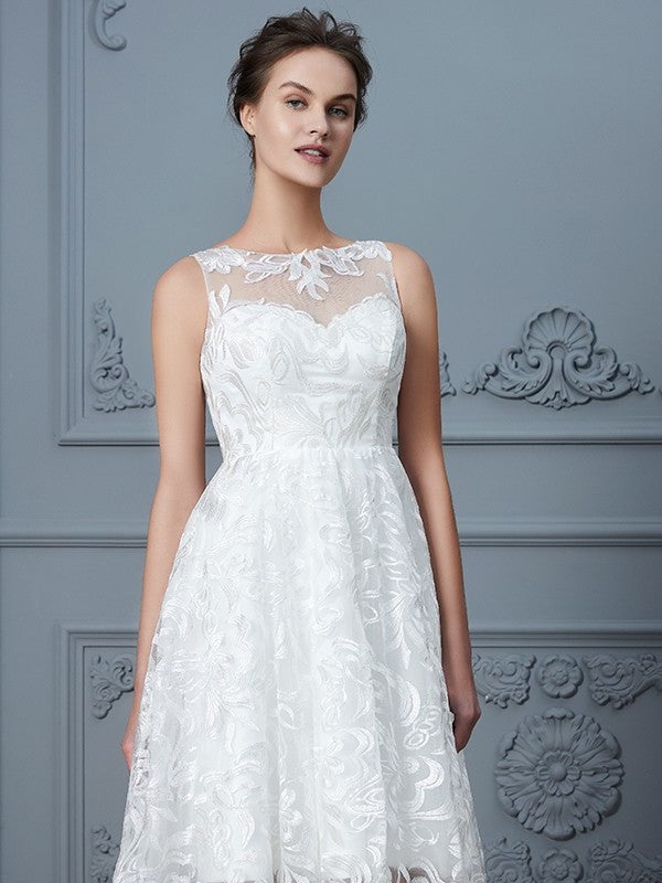 Sleeveless Asymmetrical A-Line/Princess Scoop Lace Wedding Dresses