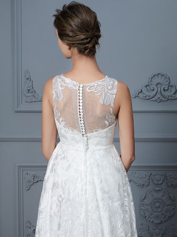 Sleeveless Asymmetrical A-Line/Princess Scoop Lace Wedding Dresses