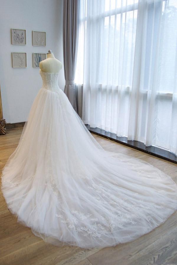 Ball Gown Strapless Lace Appliques A Line Chapel Train Wedding Dress with Beading JS297