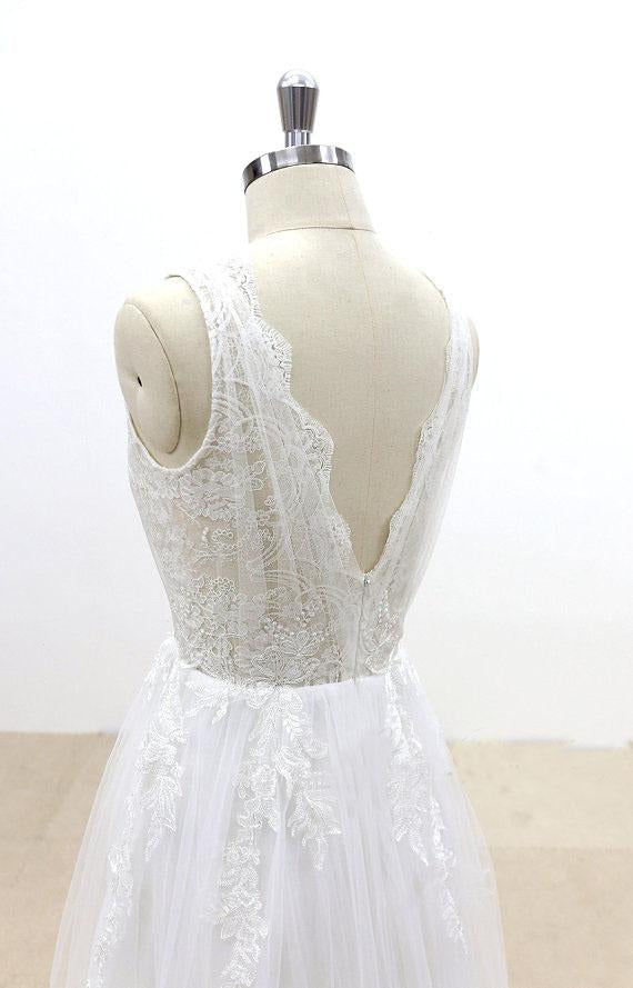 V-Cut shape Back Tulle Lace Appliques A Line Open Back Beach Wedding Dresses JS648